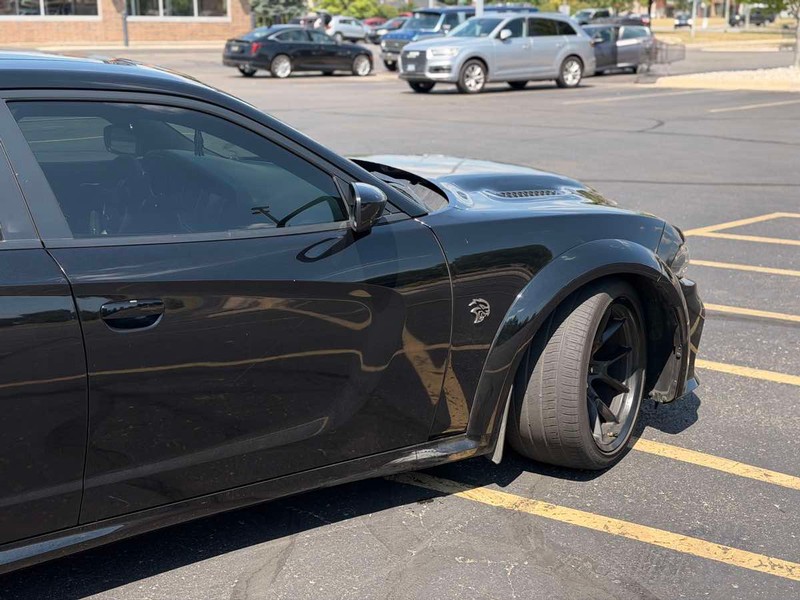 Dodge Charger Vehicle Full-screen Gallery Image 03
