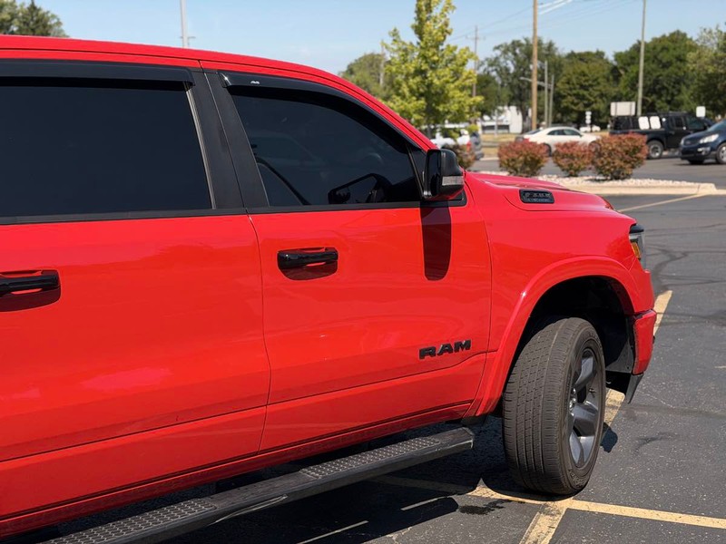 Ram 1500 Vehicle Full-screen Gallery Image 03