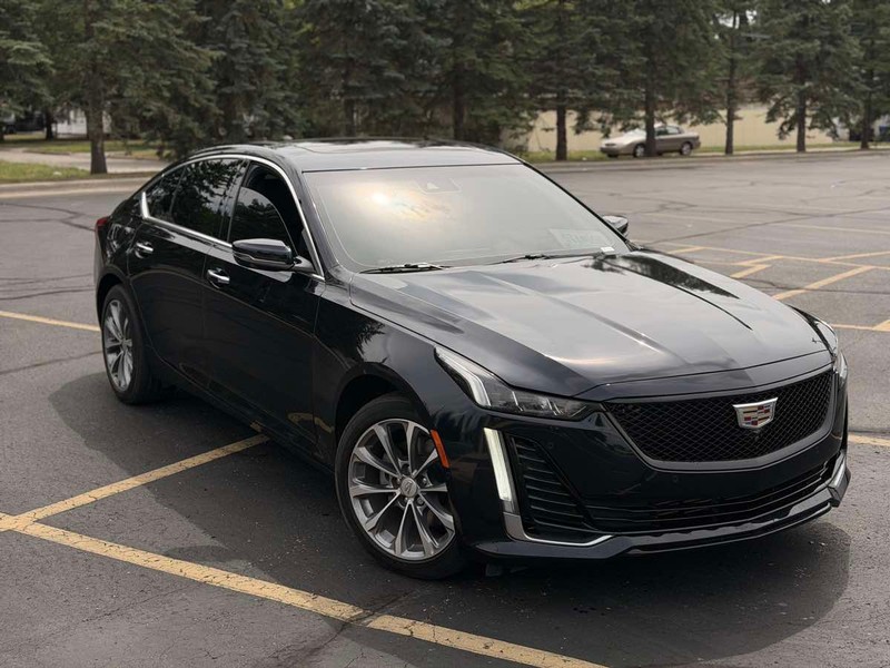Cadillac CT5 Vehicle Full-screen Gallery Image 01