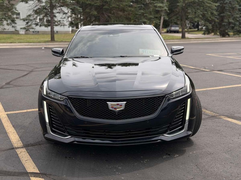 Cadillac CT5 Vehicle Full-screen Gallery Image 02