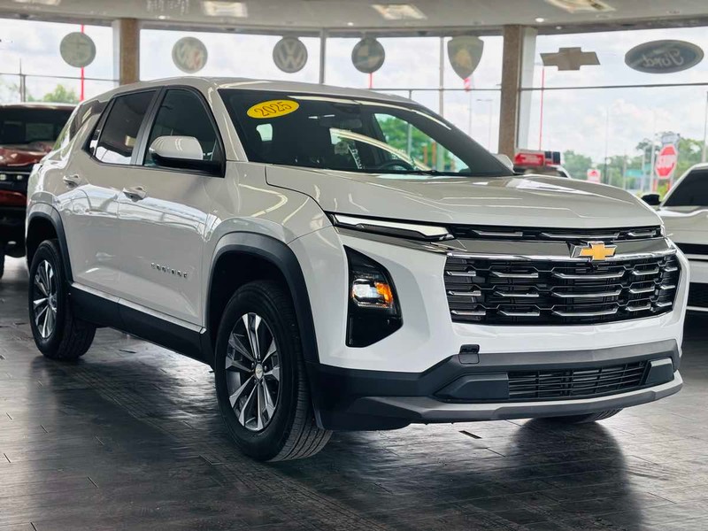 Chevrolet Equinox Vehicle Full-screen Gallery Image 03