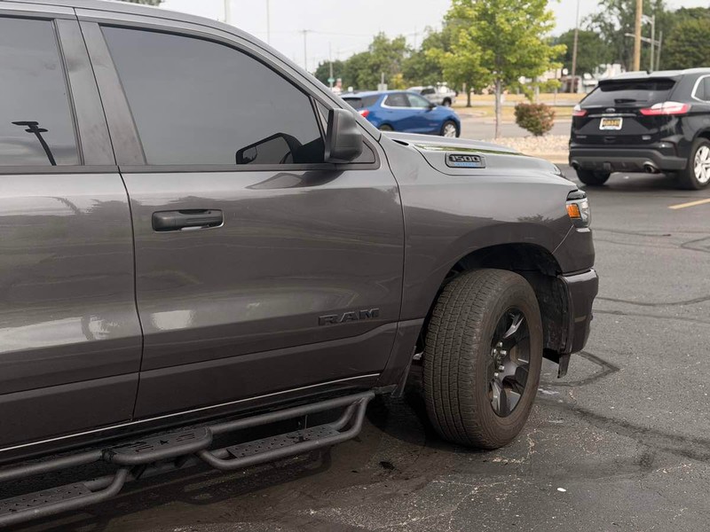 Ram 1500 Vehicle Full-screen Gallery Image 03