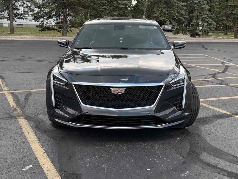 Cadillac CT6-V Vehicle Full-screen Gallery Image 02