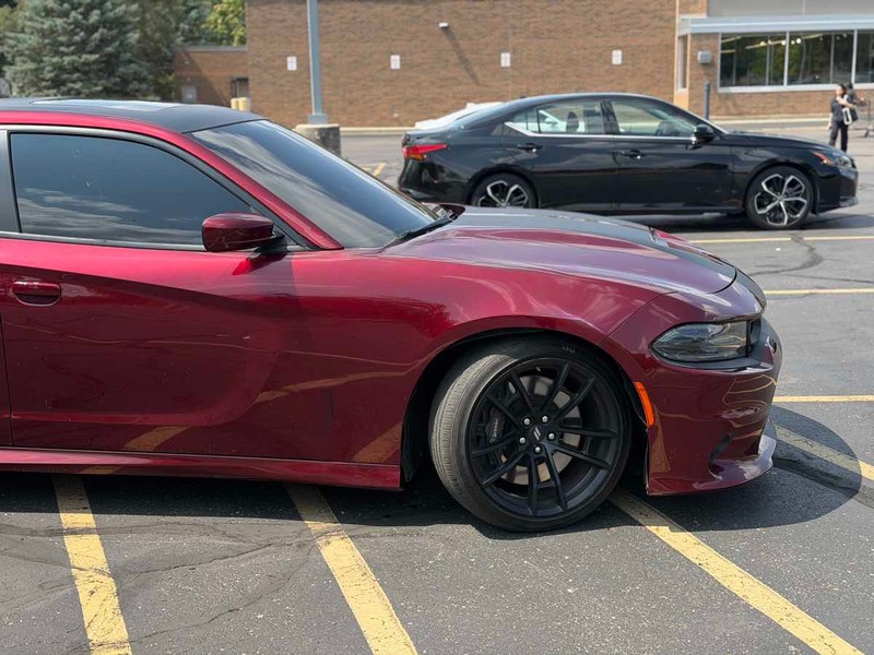 Dodge Charger Vehicle Full-screen Gallery Image 03