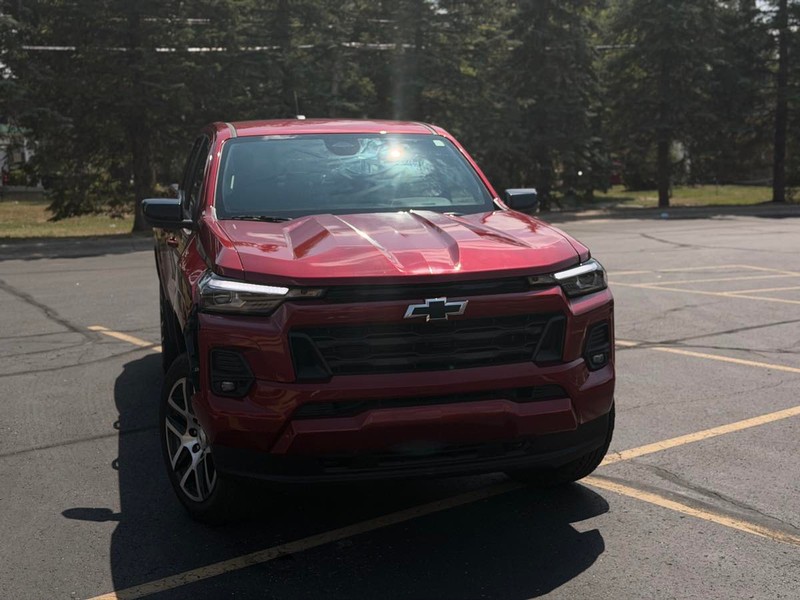 Chevrolet Colorado Vehicle Full-screen Gallery Image 01