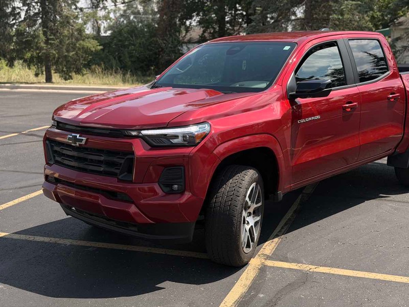 Chevrolet Colorado Vehicle Full-screen Gallery Image 02