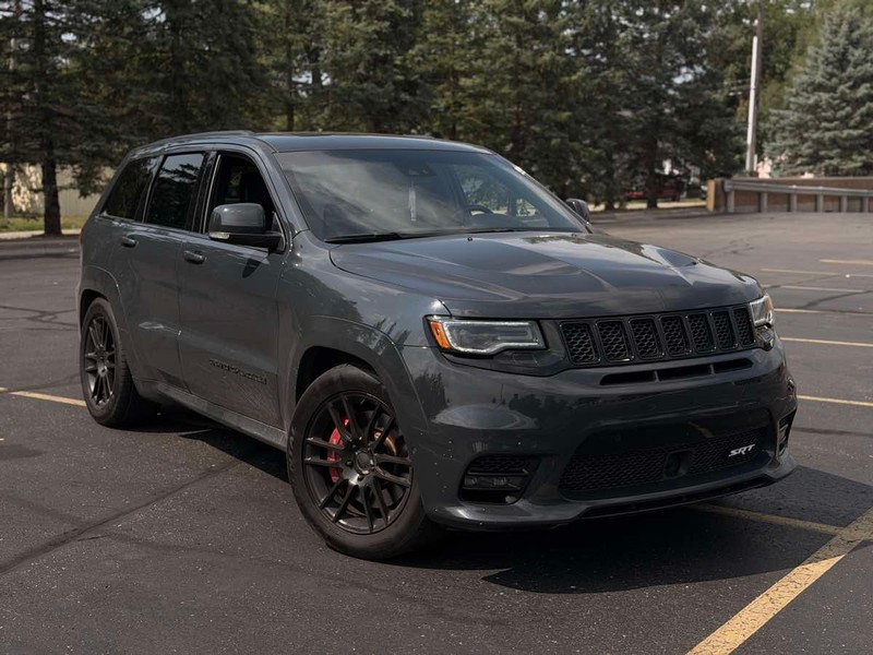 Jeep Grand Cherokee Vehicle Full-screen Gallery Image 01