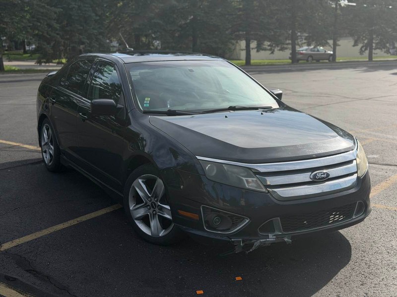 Ford Fusion Vehicle Full-screen Gallery Image 01