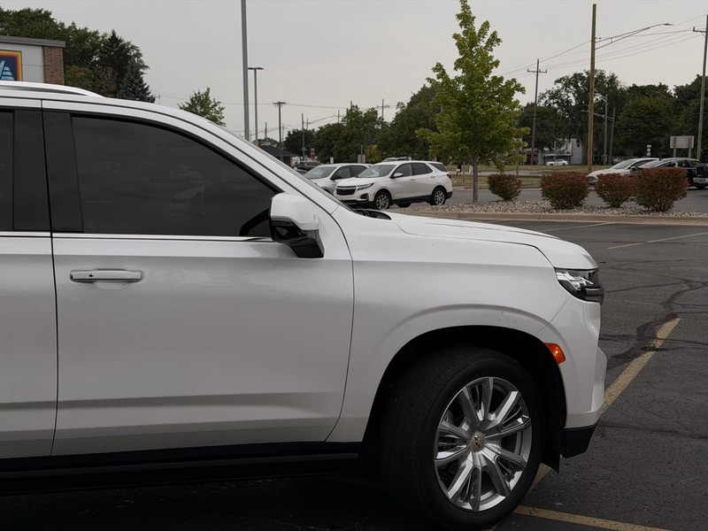 Chevrolet Tahoe Vehicle Full-screen Gallery Image 03