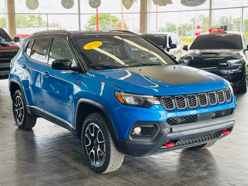Jeep Compass Vehicle Full-screen Gallery Image 01