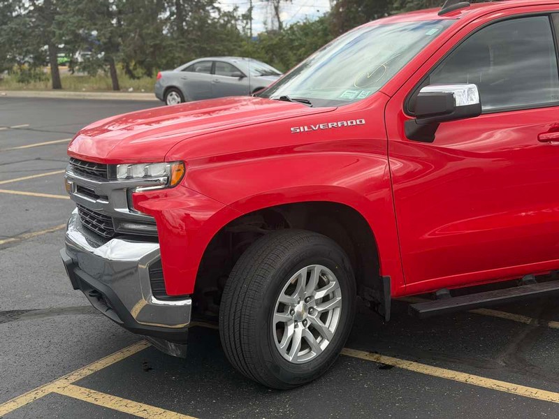 Chevrolet Silverado 1500 Vehicle Full-screen Gallery Image 03