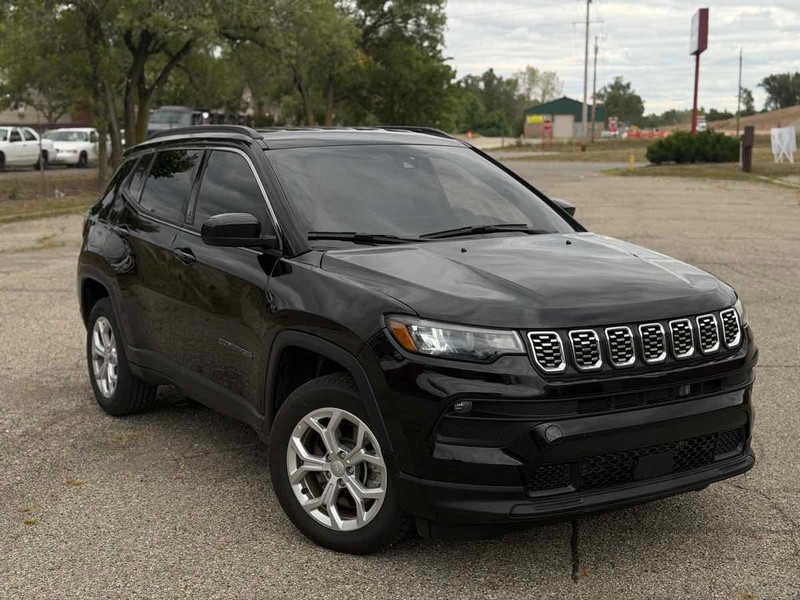 Jeep Compass Vehicle Full-screen Gallery Image 01