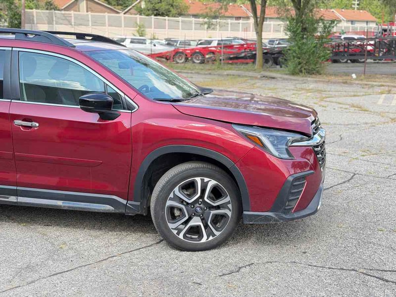 Subaru Ascent Vehicle Full-screen Gallery Image 02