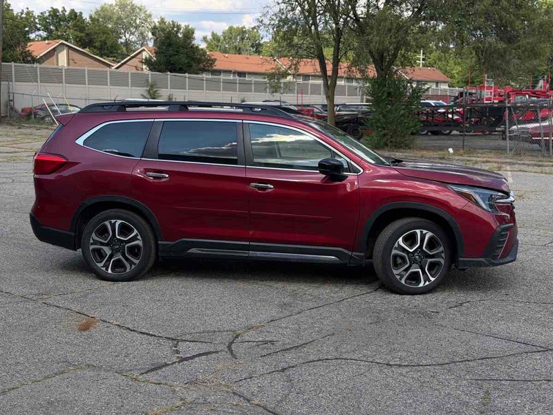 Subaru Ascent Vehicle Full-screen Gallery Image 03