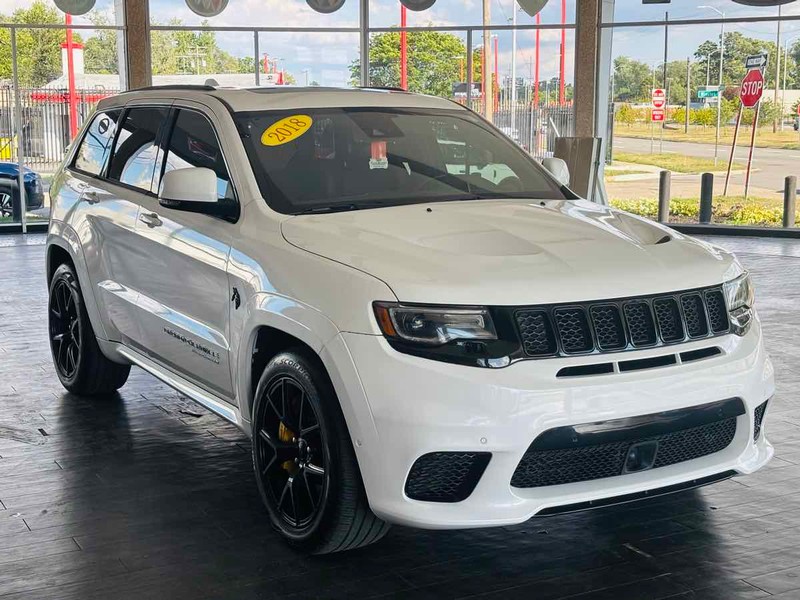 Jeep Grand Cherokee Vehicle Full-screen Gallery Image 01