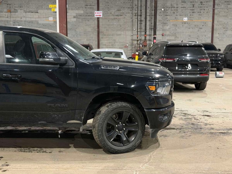 Ram 1500 Vehicle Full-screen Gallery Image 03