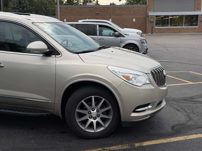 Buick Enclave Vehicle Full-screen Gallery Image 02