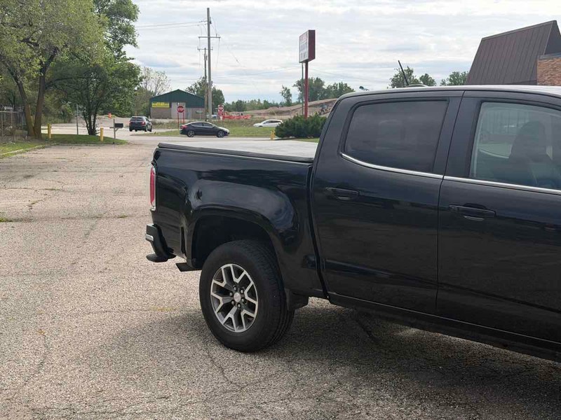 GMC Canyon Vehicle Full-screen Gallery Image 03