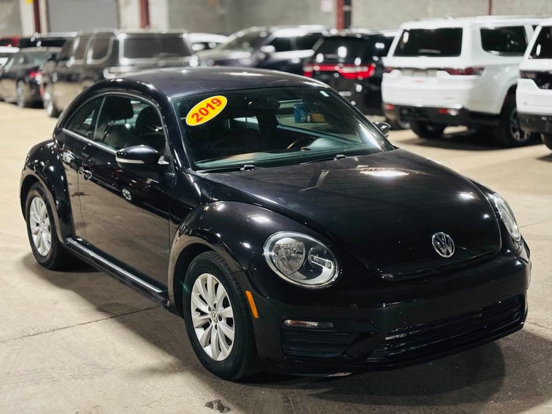 Volkswagen Beetle Vehicle Full-screen Gallery Image 01