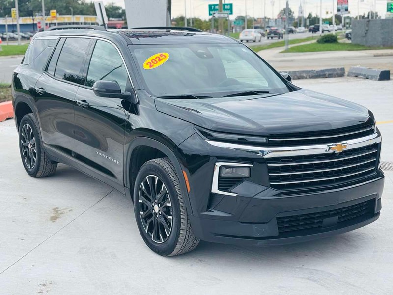 Chevrolet Traverse Vehicle Full-screen Gallery Image 02