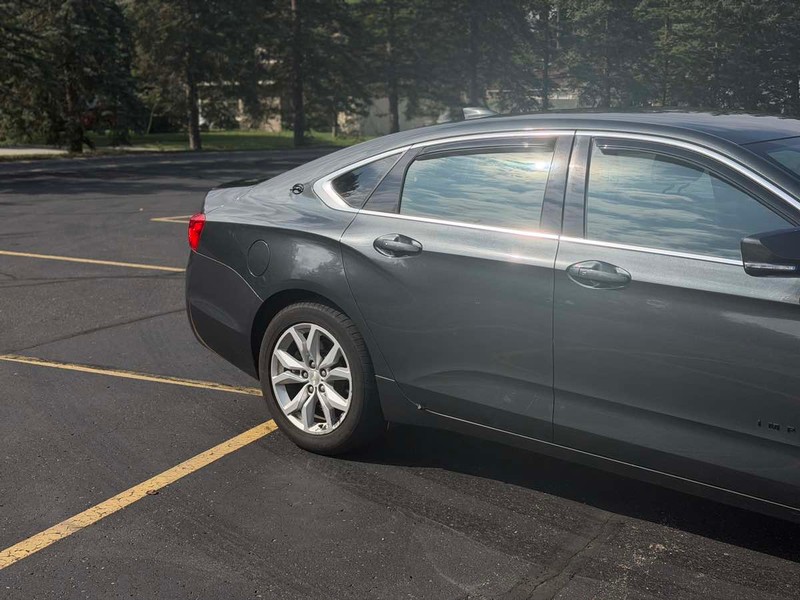 Chevrolet Impala Vehicle Full-screen Gallery Image 03