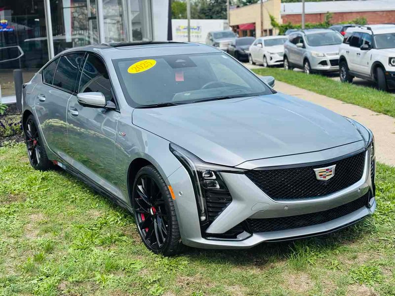 Cadillac CT5-V Vehicle Full-screen Gallery Image 01