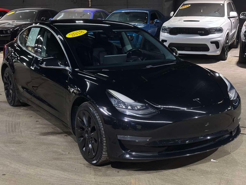 Tesla Model 3 Vehicle Full-screen Gallery Image 01