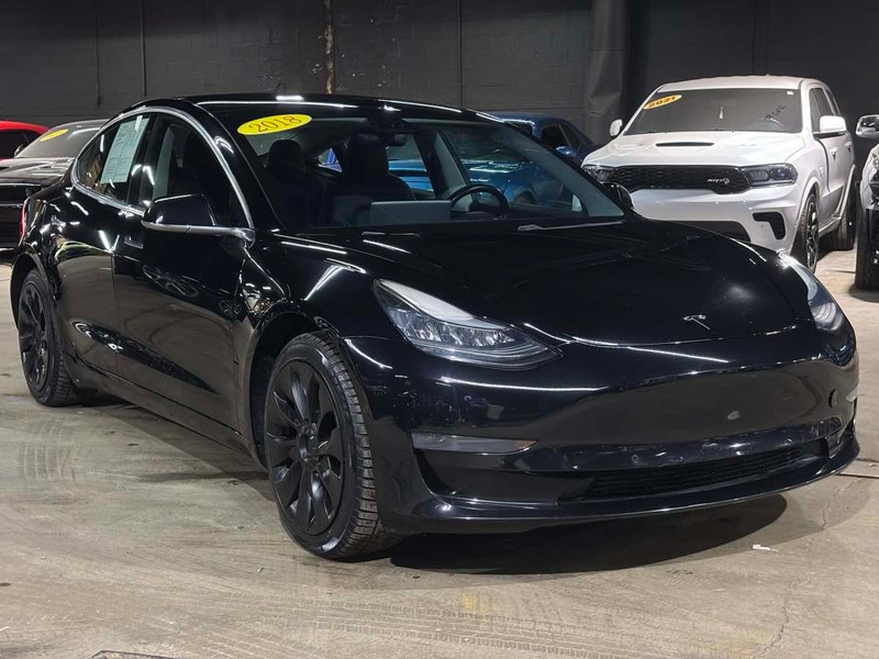 Tesla Model 3 Vehicle Full-screen Gallery Image 03