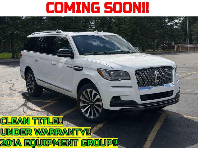 Lincoln Navigator L Vehicle Full-screen Gallery Image 01