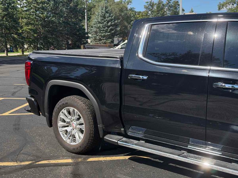 GMC Sierra 1500 Vehicle Full-screen Gallery Image 03