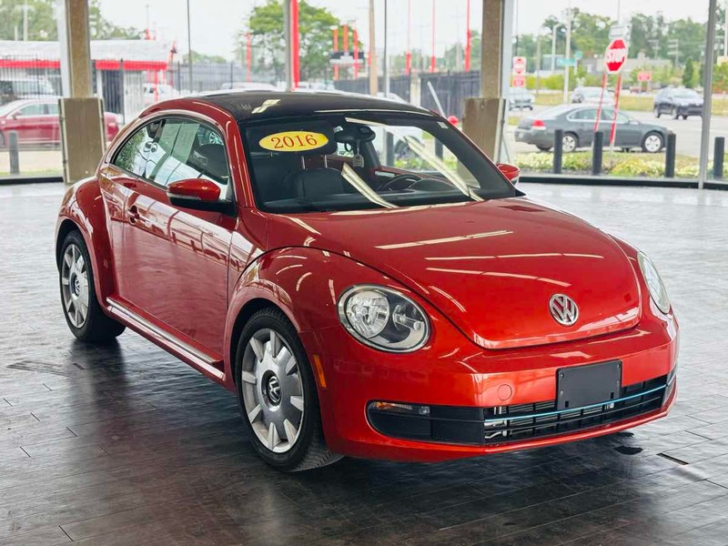 Volkswagen Beetle Coupe Vehicle Full-screen Gallery Image 01
