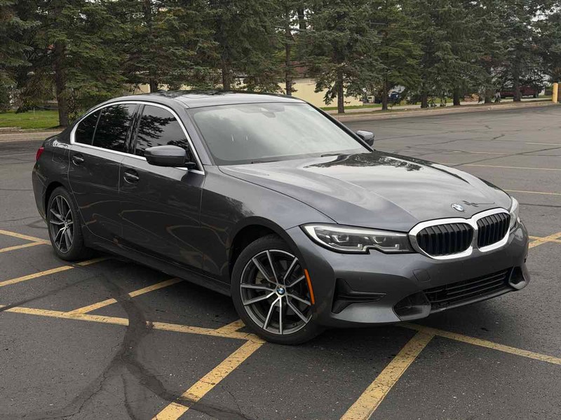 BMW 3 Series Vehicle Full-screen Gallery Image 01