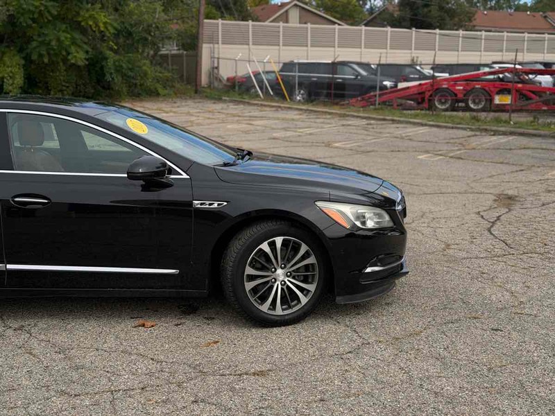 Buick LaCrosse Vehicle Full-screen Gallery Image 02