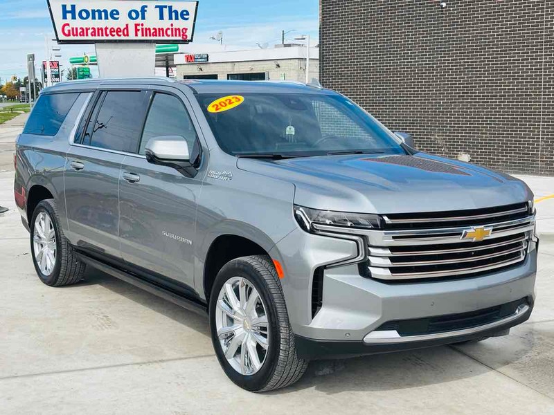Chevrolet Suburban Vehicle Full-screen Gallery Image 02