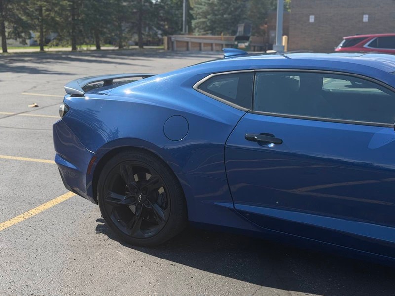 Chevrolet Camaro Vehicle Full-screen Gallery Image 03