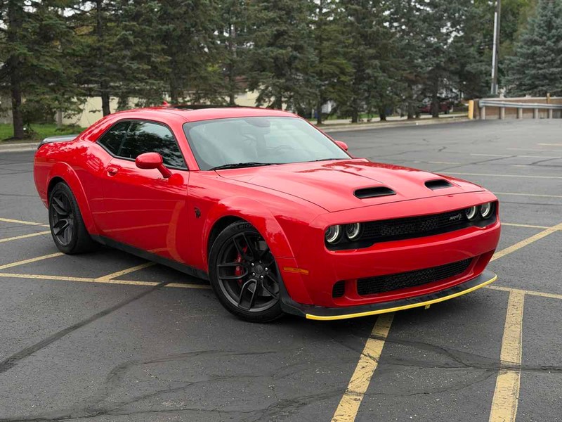 Dodge Challenger Vehicle Full-screen Gallery Image 01