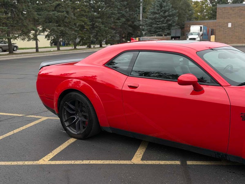 Dodge Challenger Vehicle Full-screen Gallery Image 03