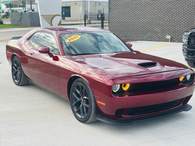Dodge Challenger Vehicle Full-screen Gallery Image 02