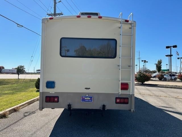 Ford Fleetwood Vehicle Full-screen Gallery Image 05