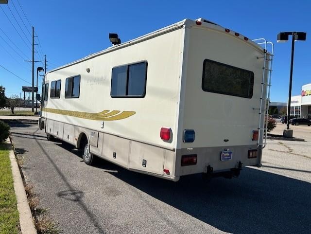 Ford Fleetwood Vehicle Full-screen Gallery Image 06