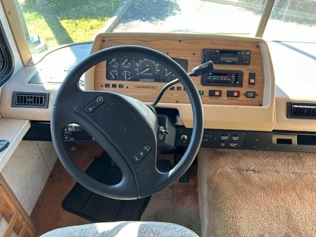 Ford Fleetwood Vehicle Full-screen Gallery Image 07