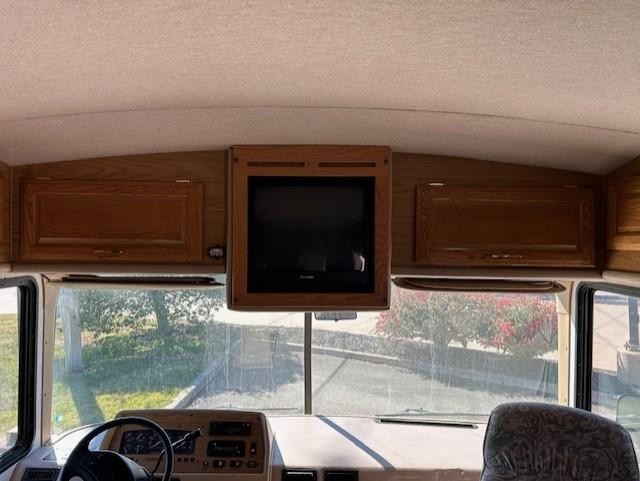 Ford Fleetwood Vehicle Full-screen Gallery Image 08