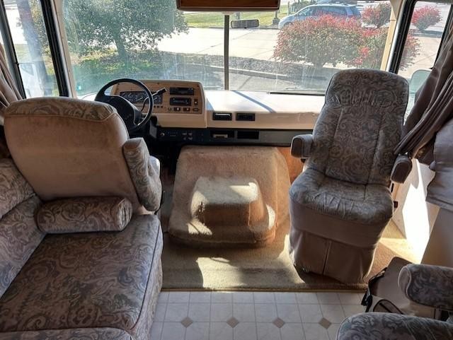 Ford Fleetwood Vehicle Full-screen Gallery Image 09