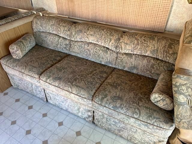 Ford Fleetwood Vehicle Full-screen Gallery Image 10