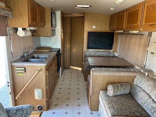 Ford Fleetwood Vehicle Full-screen Gallery Image 11