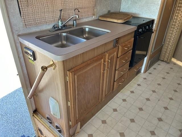 Ford Fleetwood Vehicle Full-screen Gallery Image 12