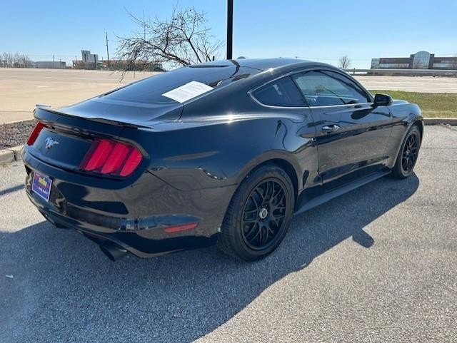 2016 Ford Mustang 2dr Fastback EcoBoost photo
