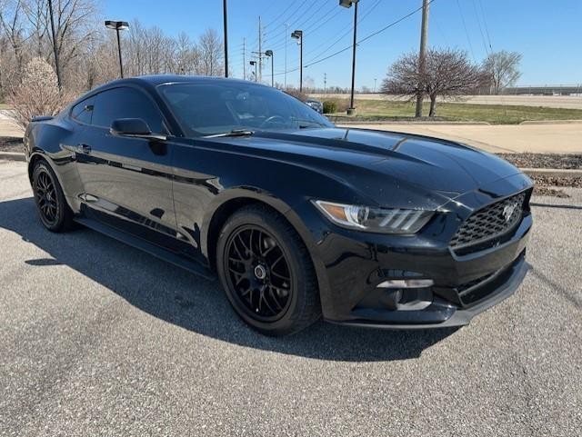 2016 Ford Mustang 2dr Fastback EcoBoost photo