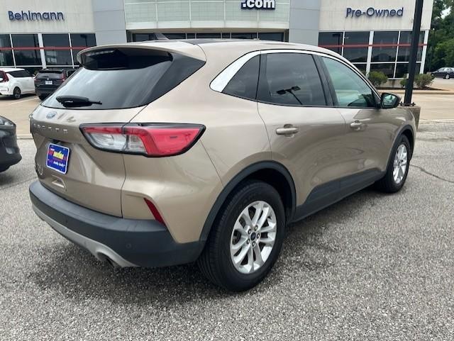 2021 Ford Escape SE photo 3