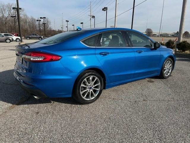 2019 Ford Fusion SE photo 2
